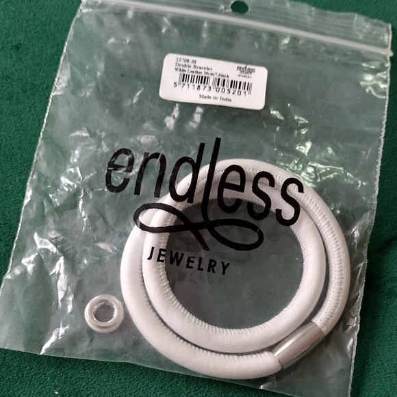 Endless JLo Collection Jewelry White Leather double wrap band bracelet + Charm - Picture 4 of 4